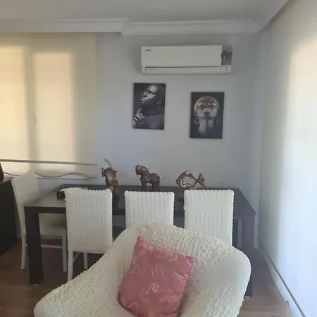 Merkezde,deniz-sakiz Manzarali Bahceli